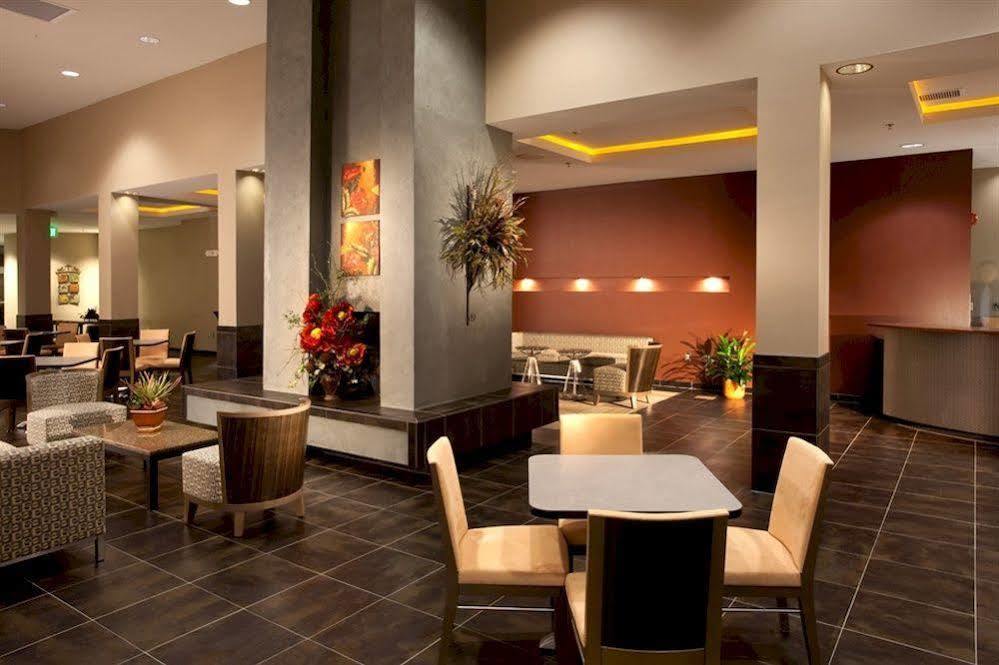 Spark By Hilton Artesia Restaurant foto